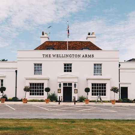 The Wellington Arms - Basingstoke-Reading Otel Heckfield Dış mekan fotoğraf